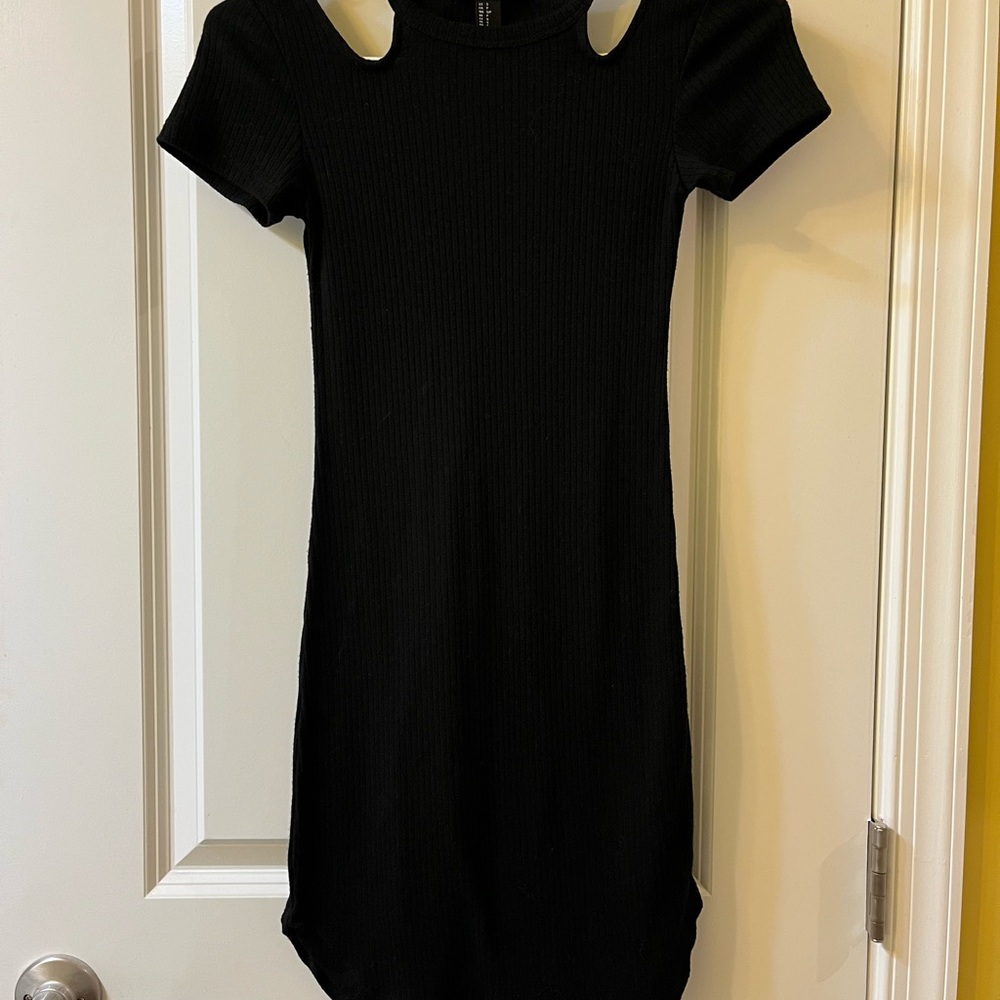 Forever 21 Black Asymmetrical Cold Shoulder Dress